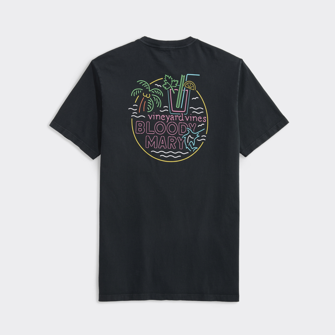 Camiseta Vineyard Drift Dye Neon Sign Vacay Mode Pocket Tee Black